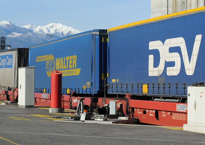 Rail transport of European semi-trailers 2